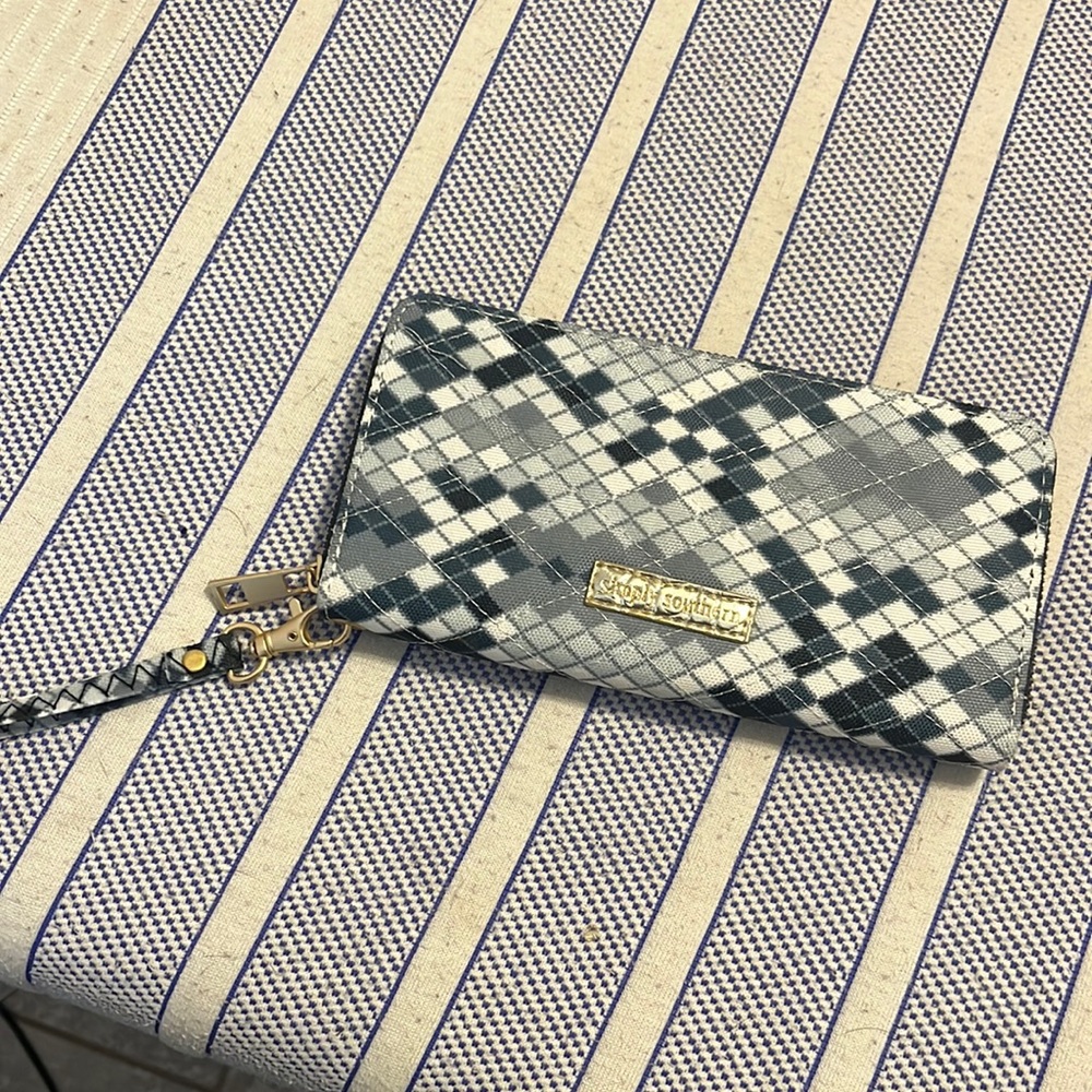 8 card holders, 2 pockets for cash, 1 bag for coins, and 3 open slots.